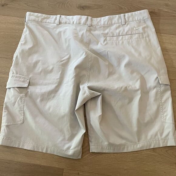Nike Golf Shorts - Picture 2 of 3